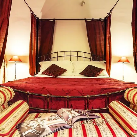 Tolentino Suites